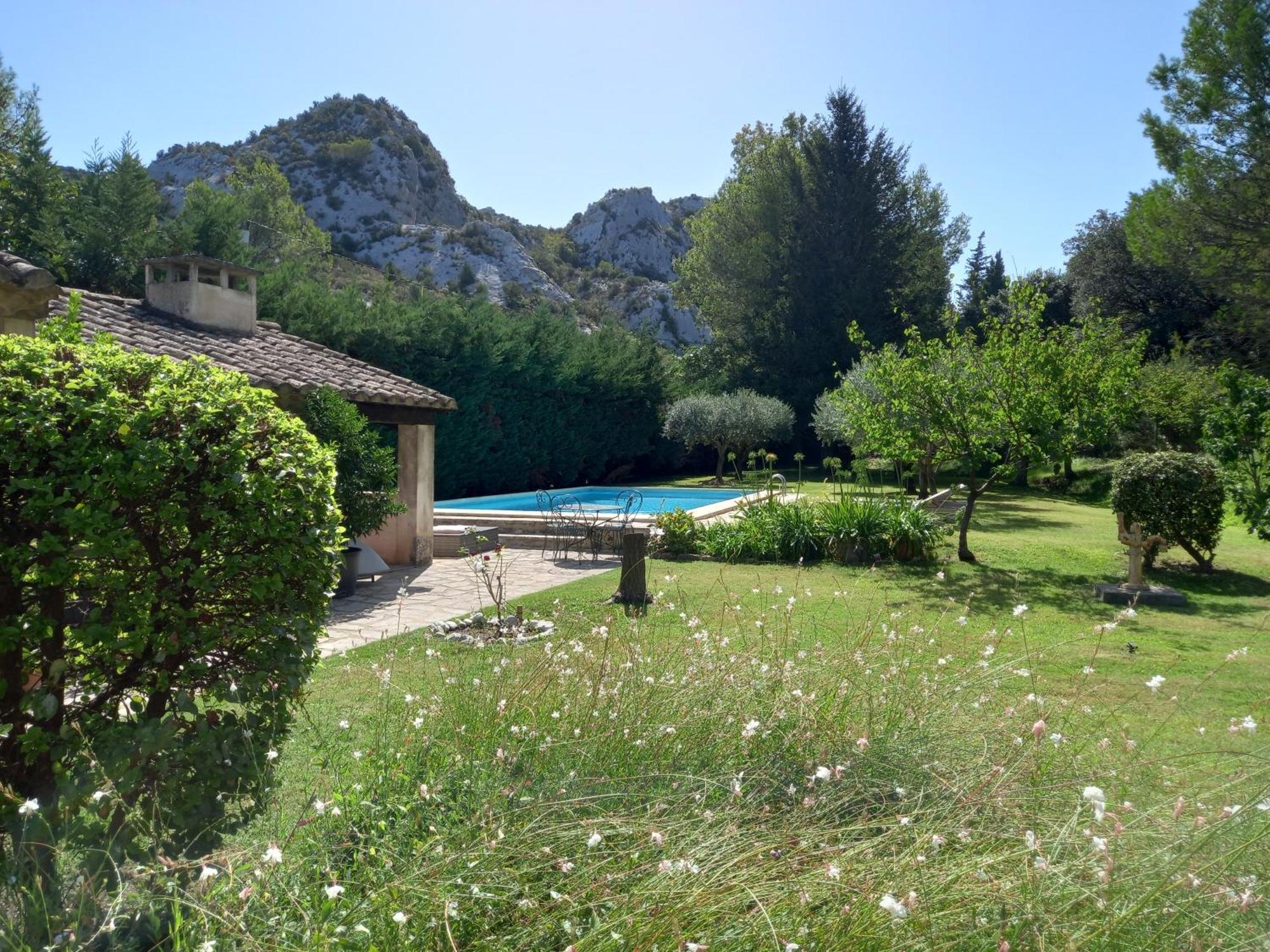 La Roulotte Du Petit Paradis Saint-Rémy-de-Provence Exterior foto